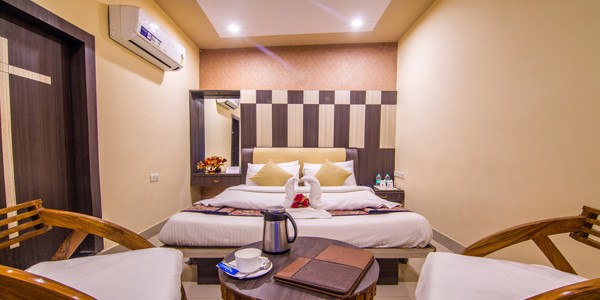 Deluxe AC Double Bed Room with Free Breakfast