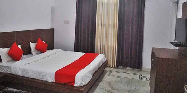 Deluxe Double Bed Room with free Breakfast