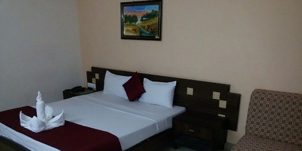 Deluxe AC Double Bed Room with Breakfast