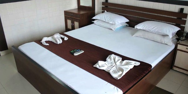 Double Bed Deluxe AC Room With Breakfast